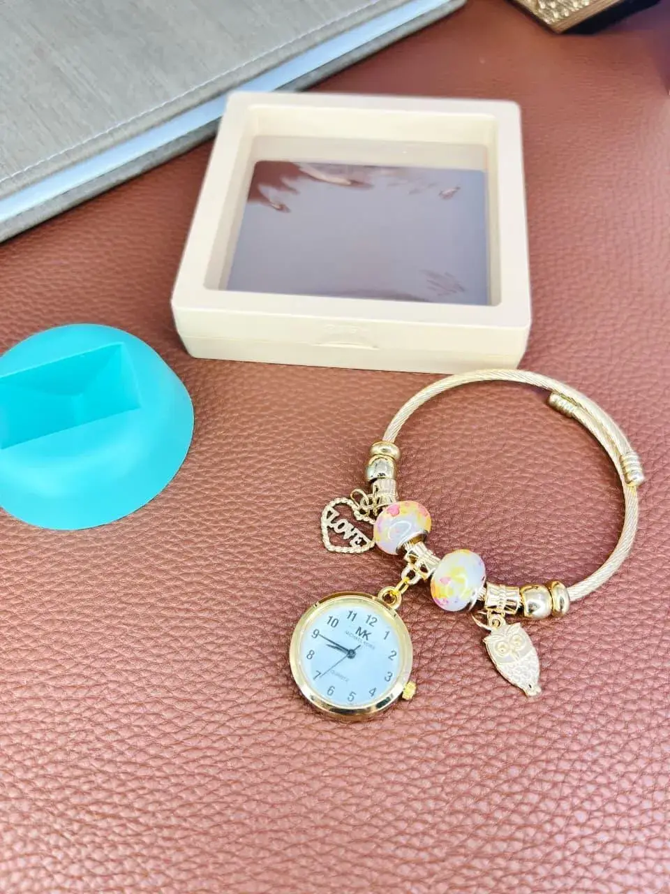 Women's Chic Everyday Designer Bracelet Watch That Upgrades Any Outfit - Trendy Bracelet Best for every occasion - Random Multicolor beads - 1 PCs