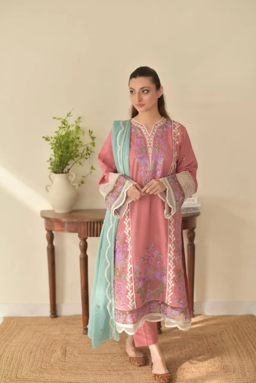 3 Pcs Women's Stitched Cotton Lawn Embroidered Suit